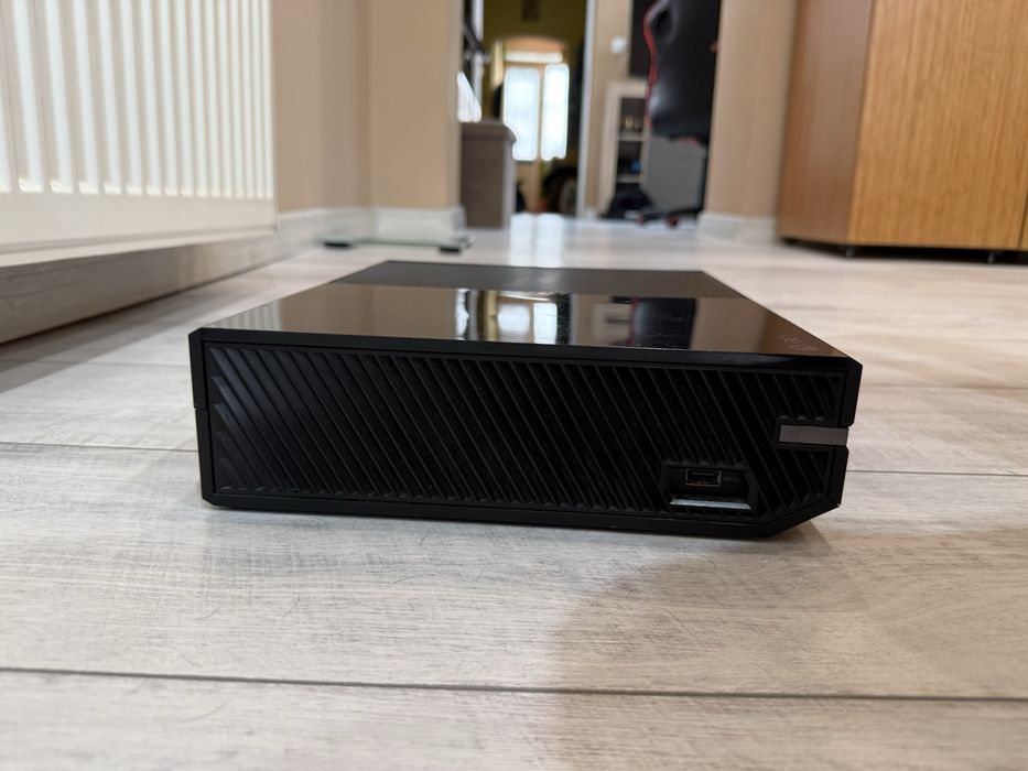 Продавам  xbox one 500