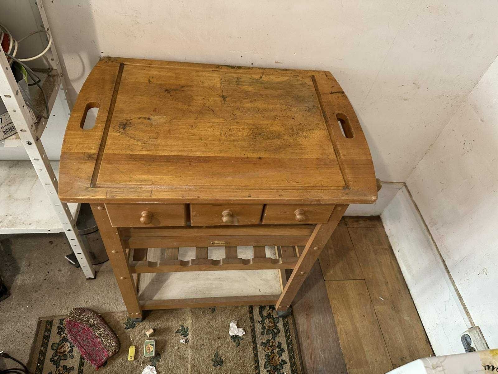 Дървена работна маса