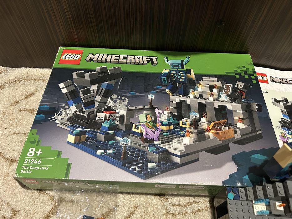 LEGO Minecraft 21246 Batalia intunericul adanc 584 piese
