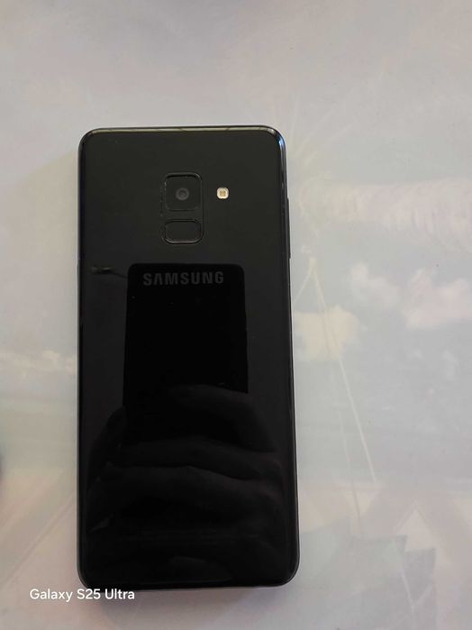 Смартфон Samsung Galaxy A8 (2018