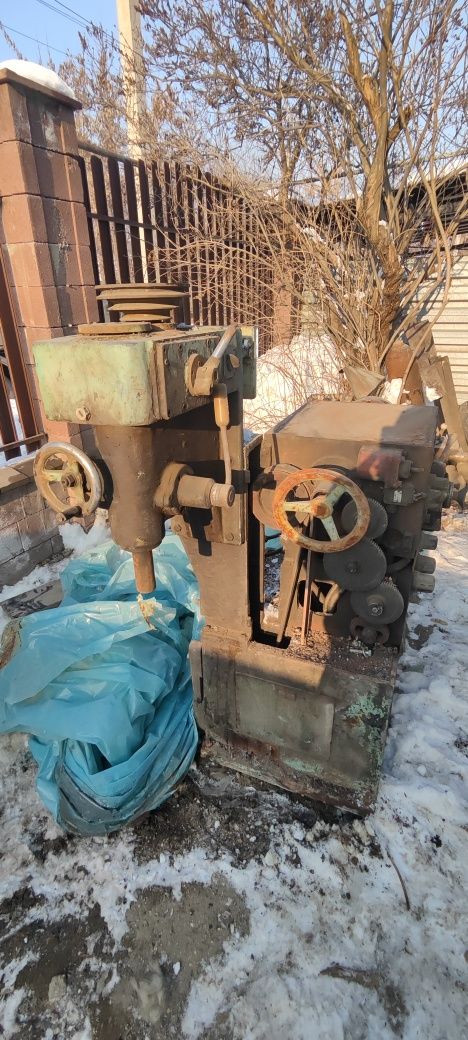 Продам токарный станок 1д95