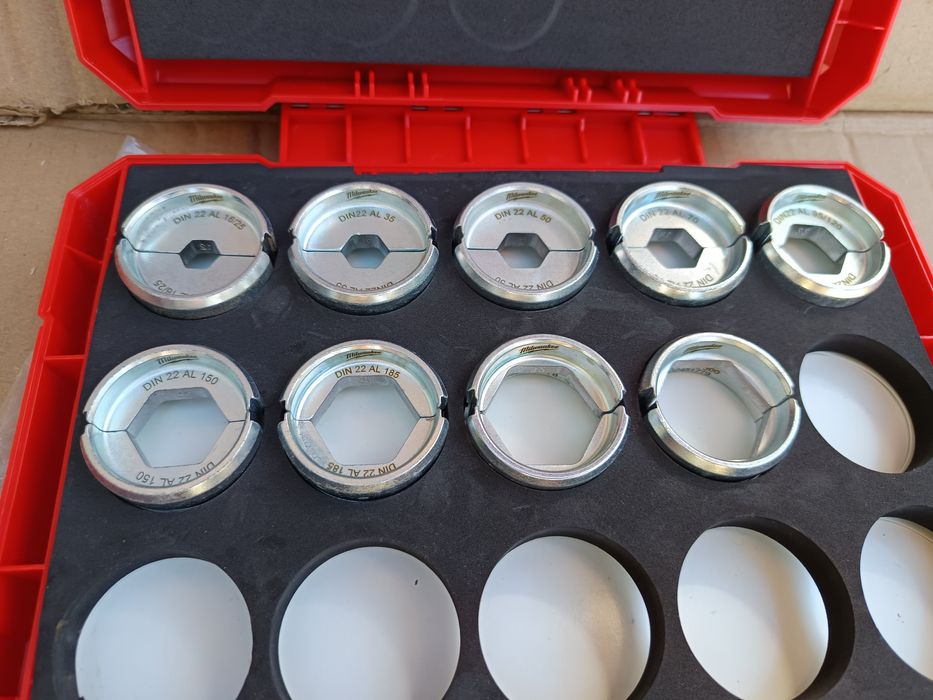 Vând inele originale Milwauckee pt sertizat cablu electric compatibil