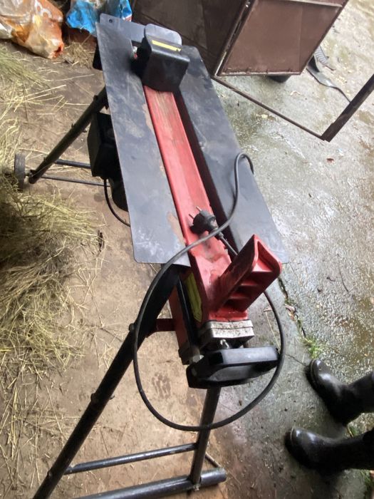 Masina de crapat/despicat lemne