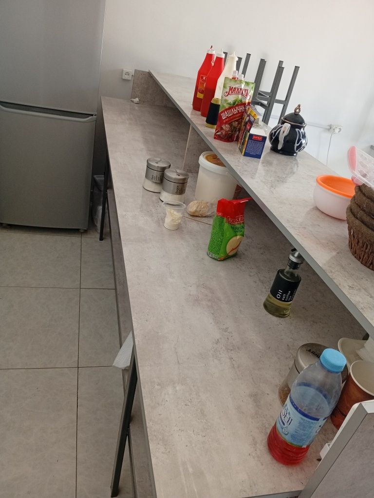 Srochna bar stol sotiladi