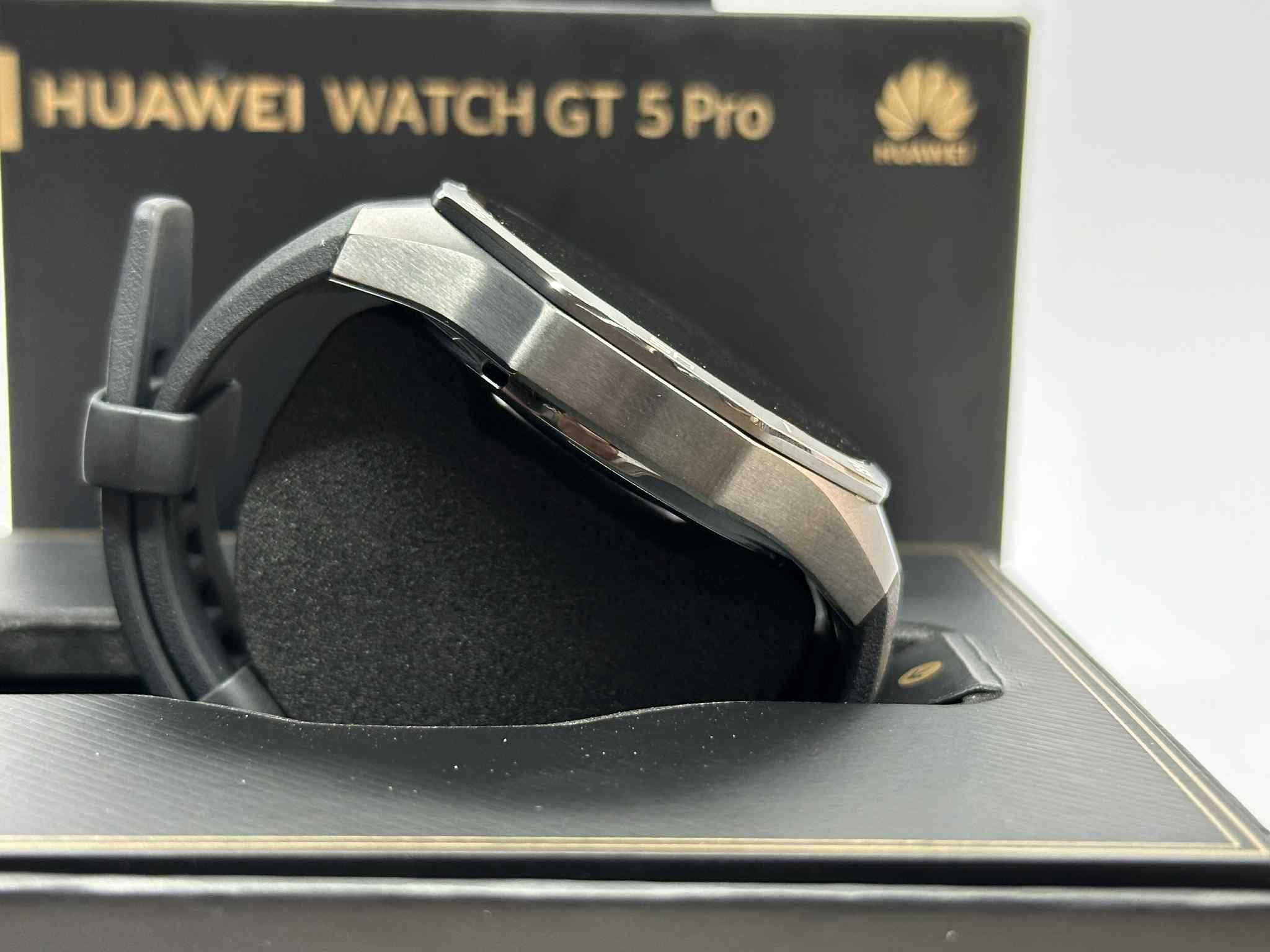 Смарт часовник HUAWEI WATCH GT 5 Pro BLACK / Като нов