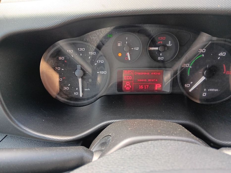 Товарен бус IVECO под наем АВТОМАТИК