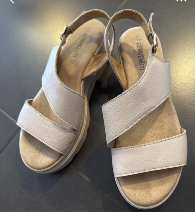 Sandale Benvenuti cu platforma , purtate de 3 ori !