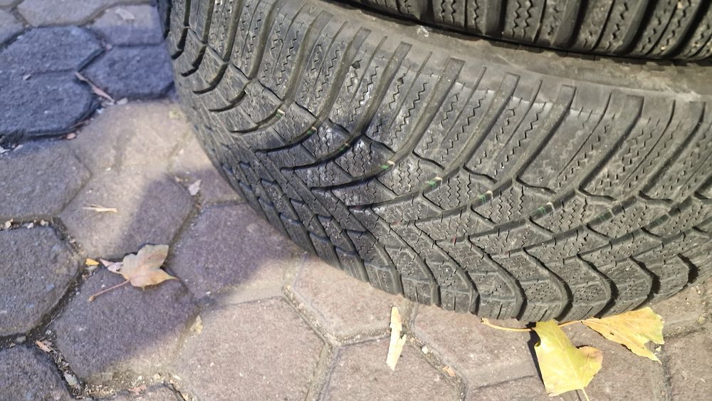 Bridgestone iarnă 225 45 18