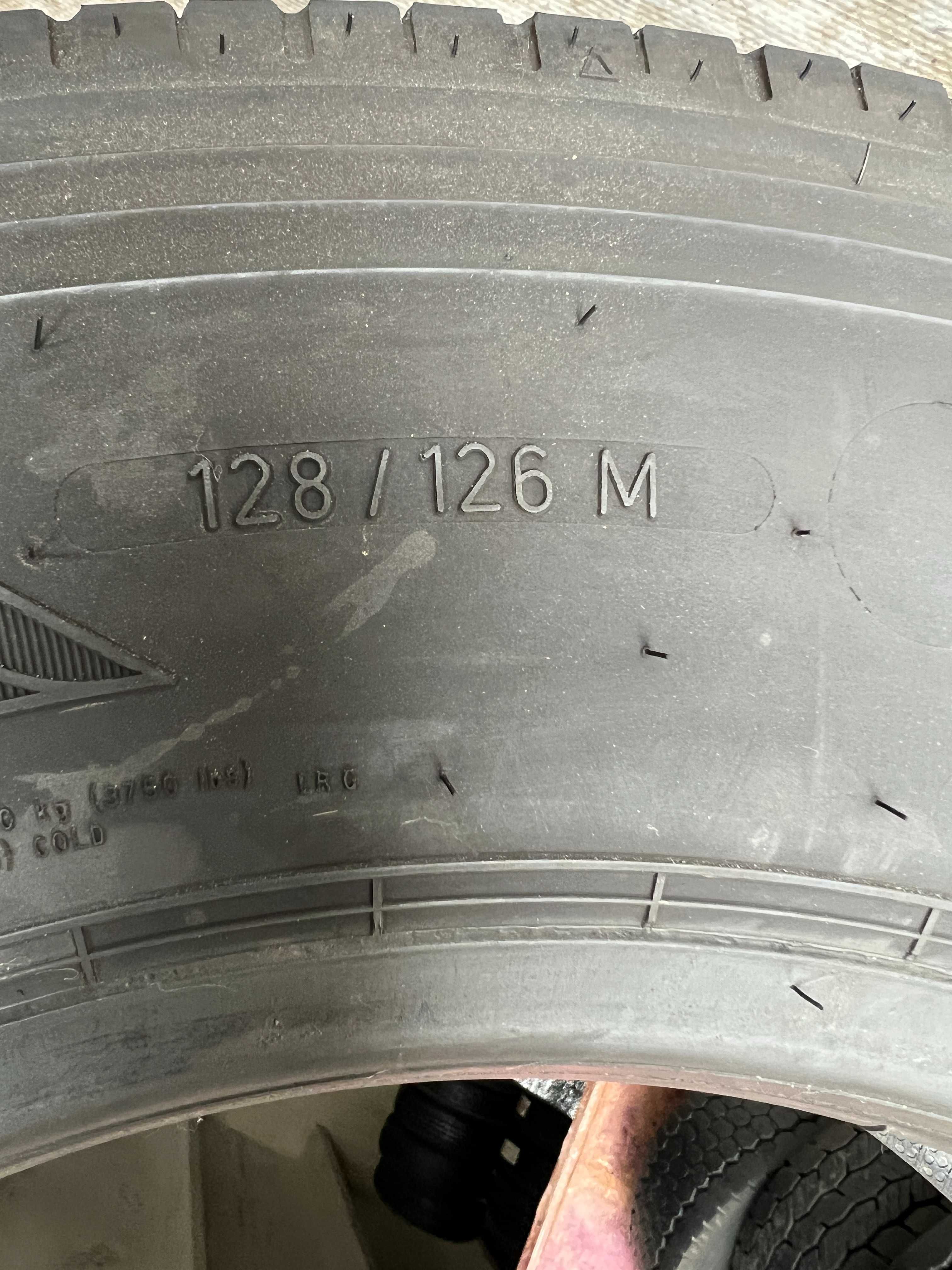 1 тежкотоварна гума 215/75R17.5 Goodyear KMaxS XL 128/126M M+S DOT3821