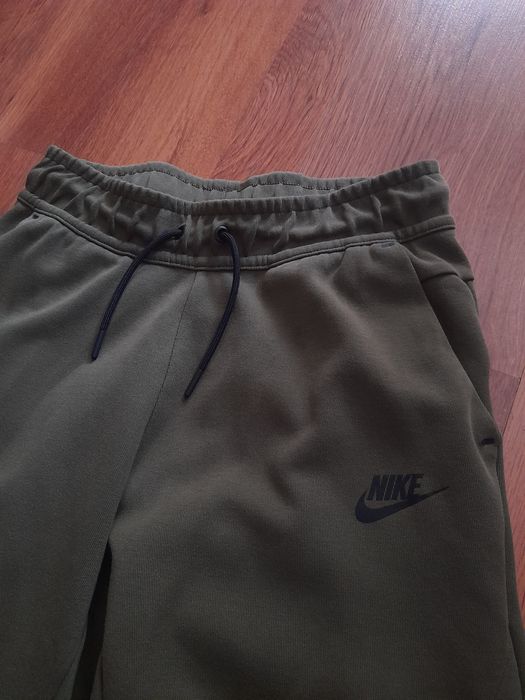 Nike tech младежки долнища 147- 158 см L размер.