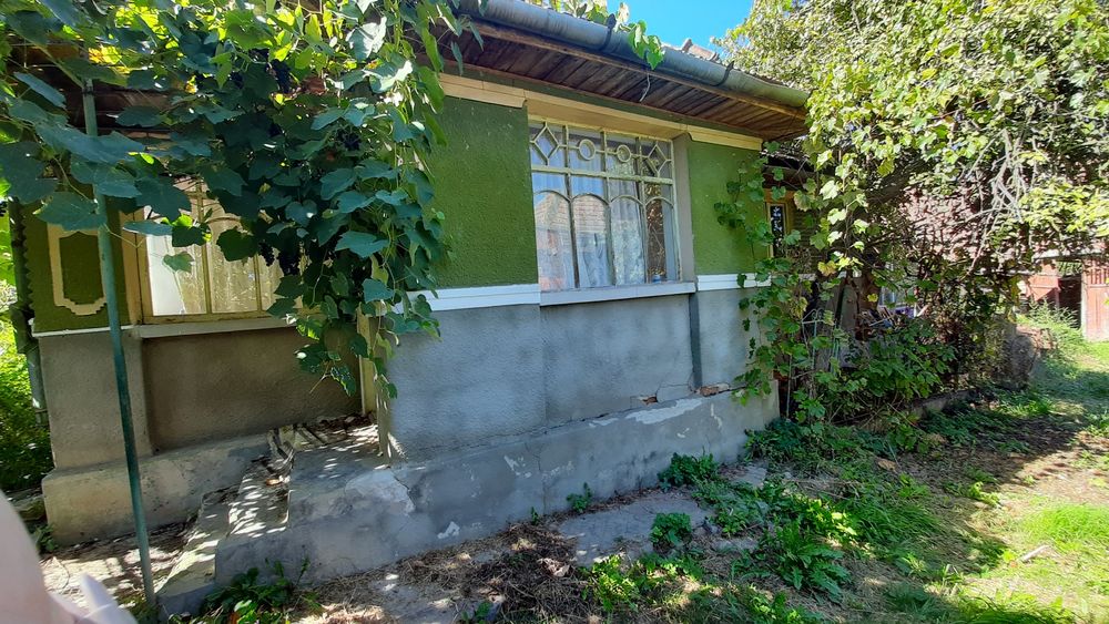Casa batraneasca de vanzare