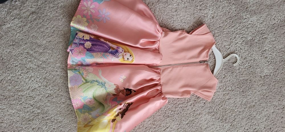 Прекрасни и стилни детски роклички HM.