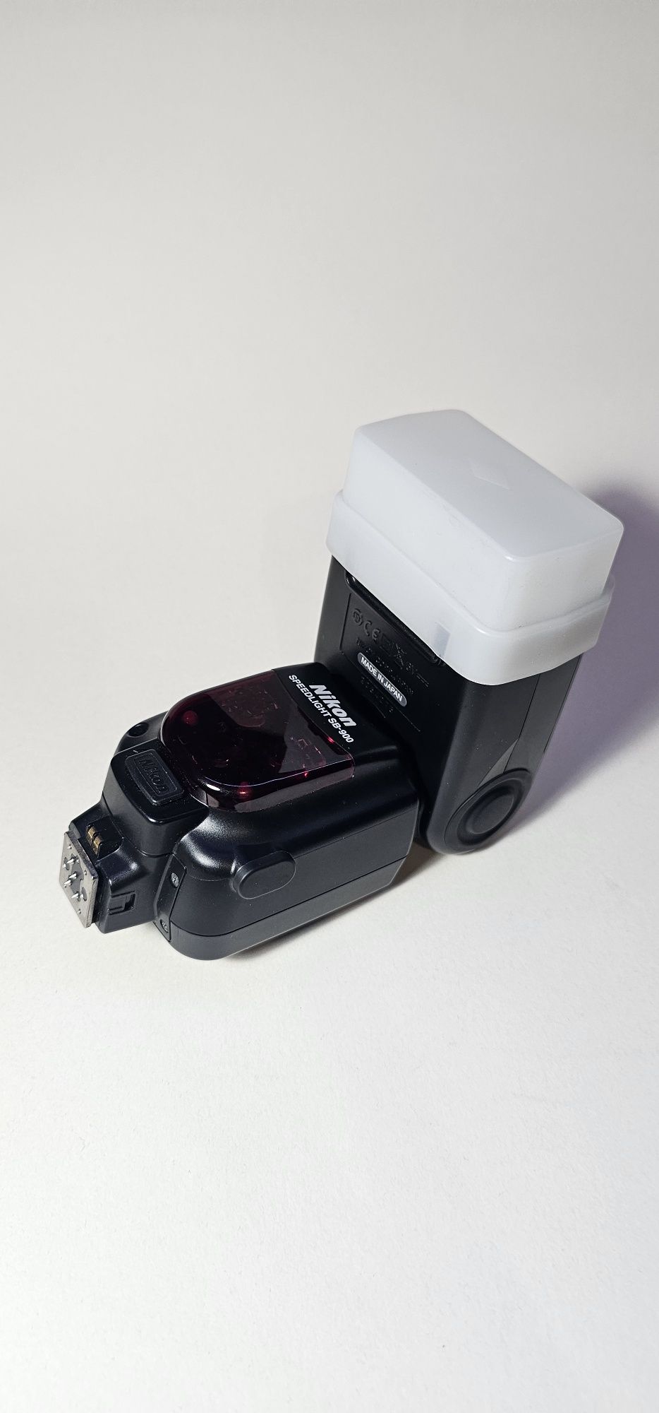 Nikon D5600 , светкацица и обектив