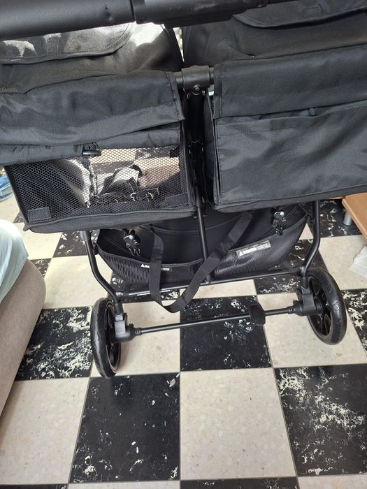 Cărucior Jeep pentru gemeni