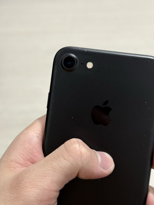 iPhone 7 32GB в хорошем состоянии