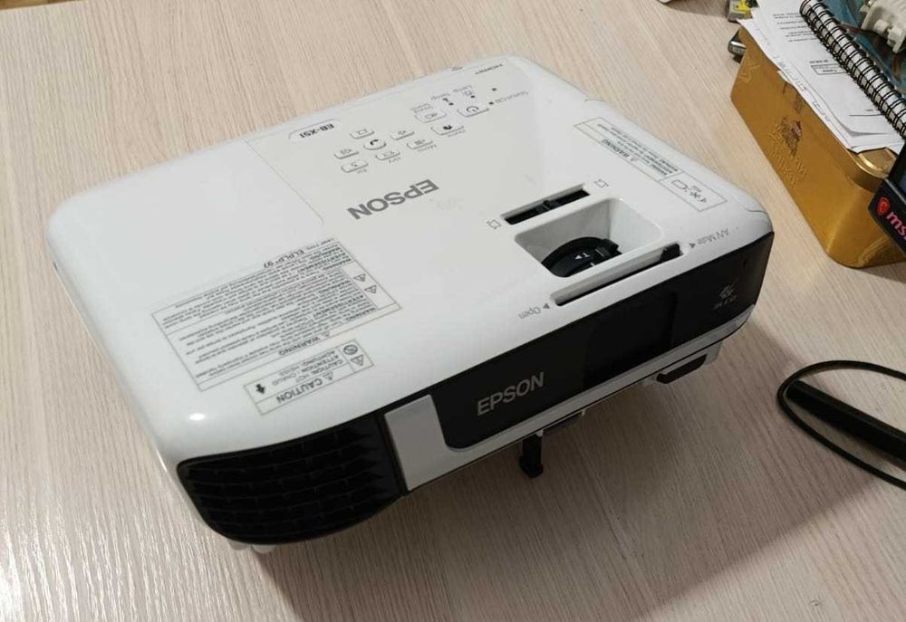 Проектор универсальный Epson EB-X51