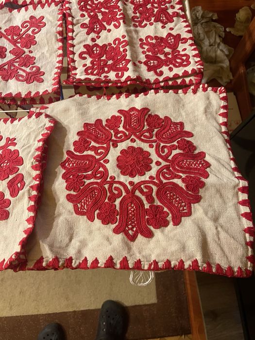 cusaturi pe panza brodate manual