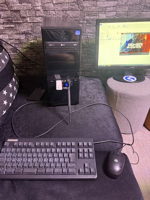 Компютър с монитор i7 3770 8gb ssd r9 280x