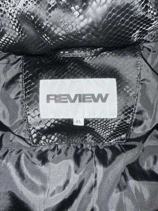 Geacă Review neagră cu imprimeu (mărimea XL)