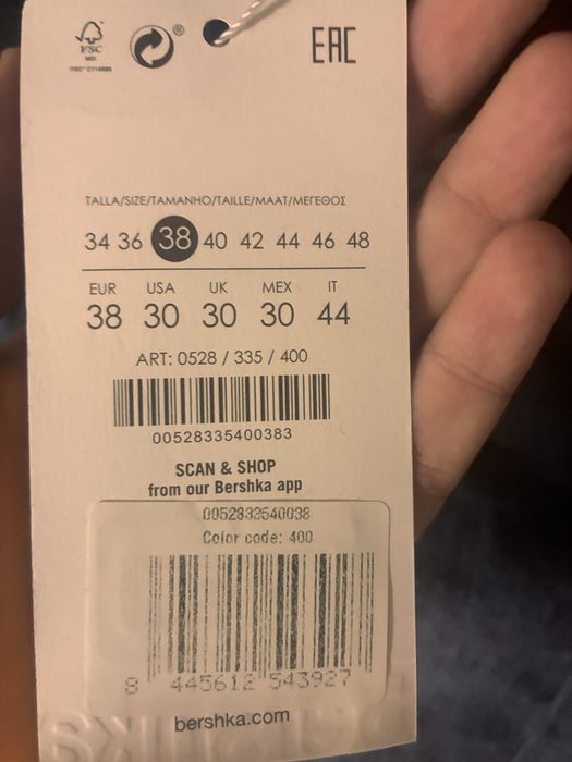 Se vand 2x blugi Bershka Barbati