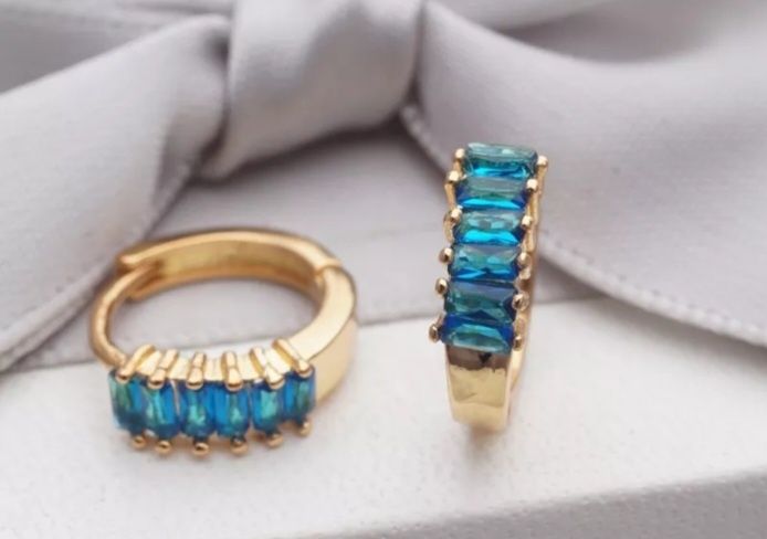 Gp2, cercei placati aur 18k, incuietoare sigura, zirconiu albastru