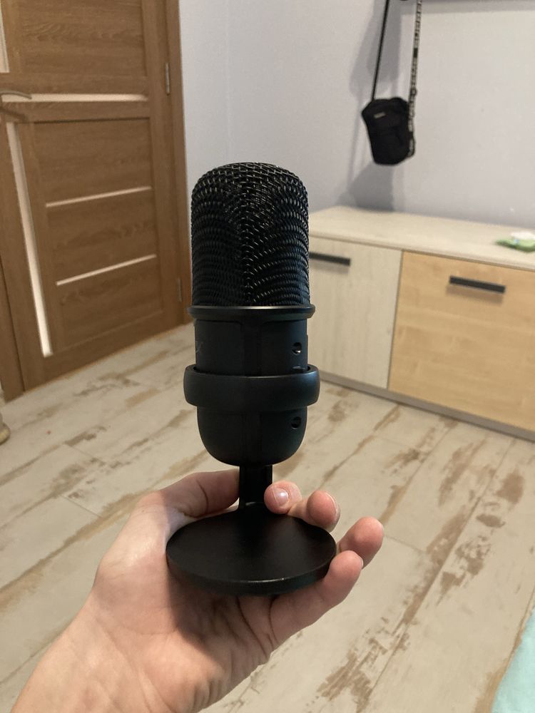 HyperX Solo Cast микрофон