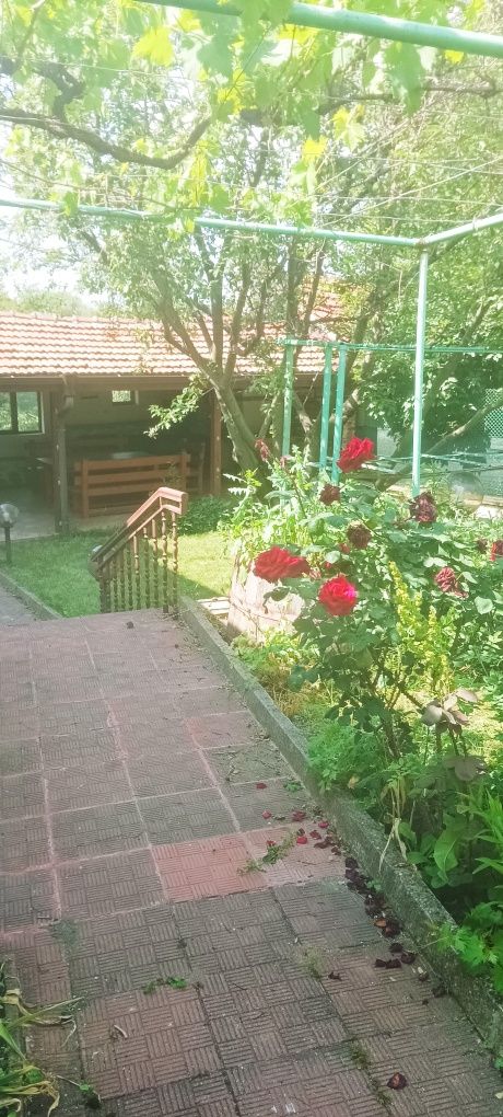 Продава къща в село Костенец