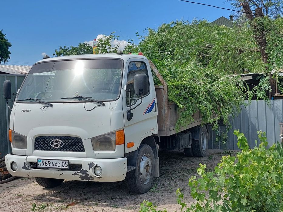 Вывоз мусор и  ветки  старый мебель уборка демонтаж