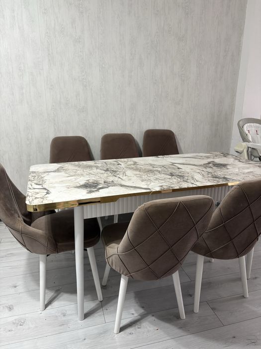 Продам стол с 6 стульями