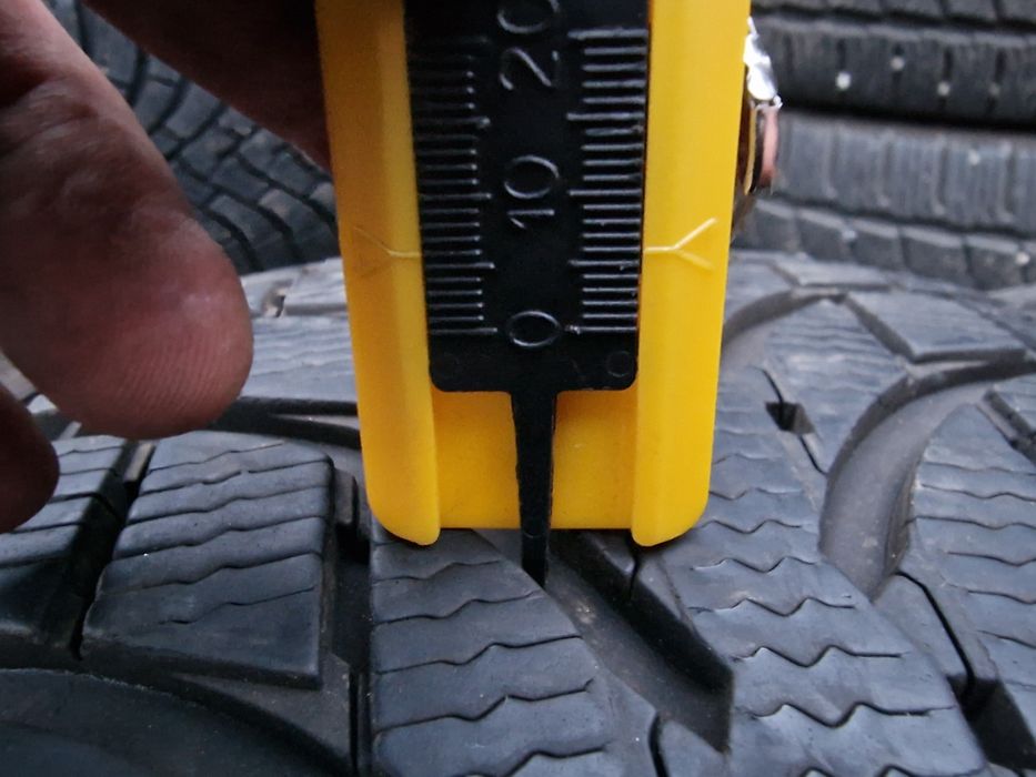 Anvelope 215/70R16 marca Michelin, DOT 2021, 6 mm