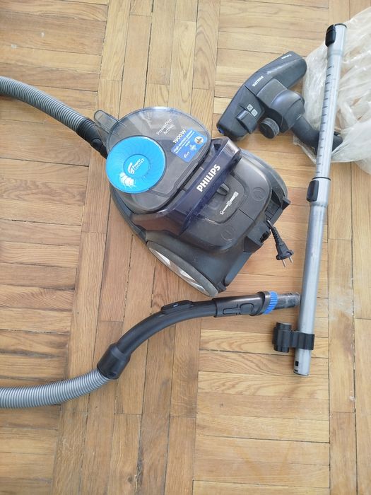 Пылесос Филипс в рабочем состоянии