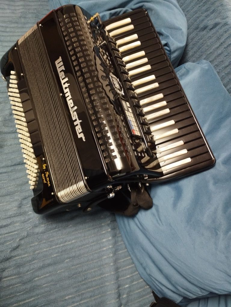 Vând Acordeon digital