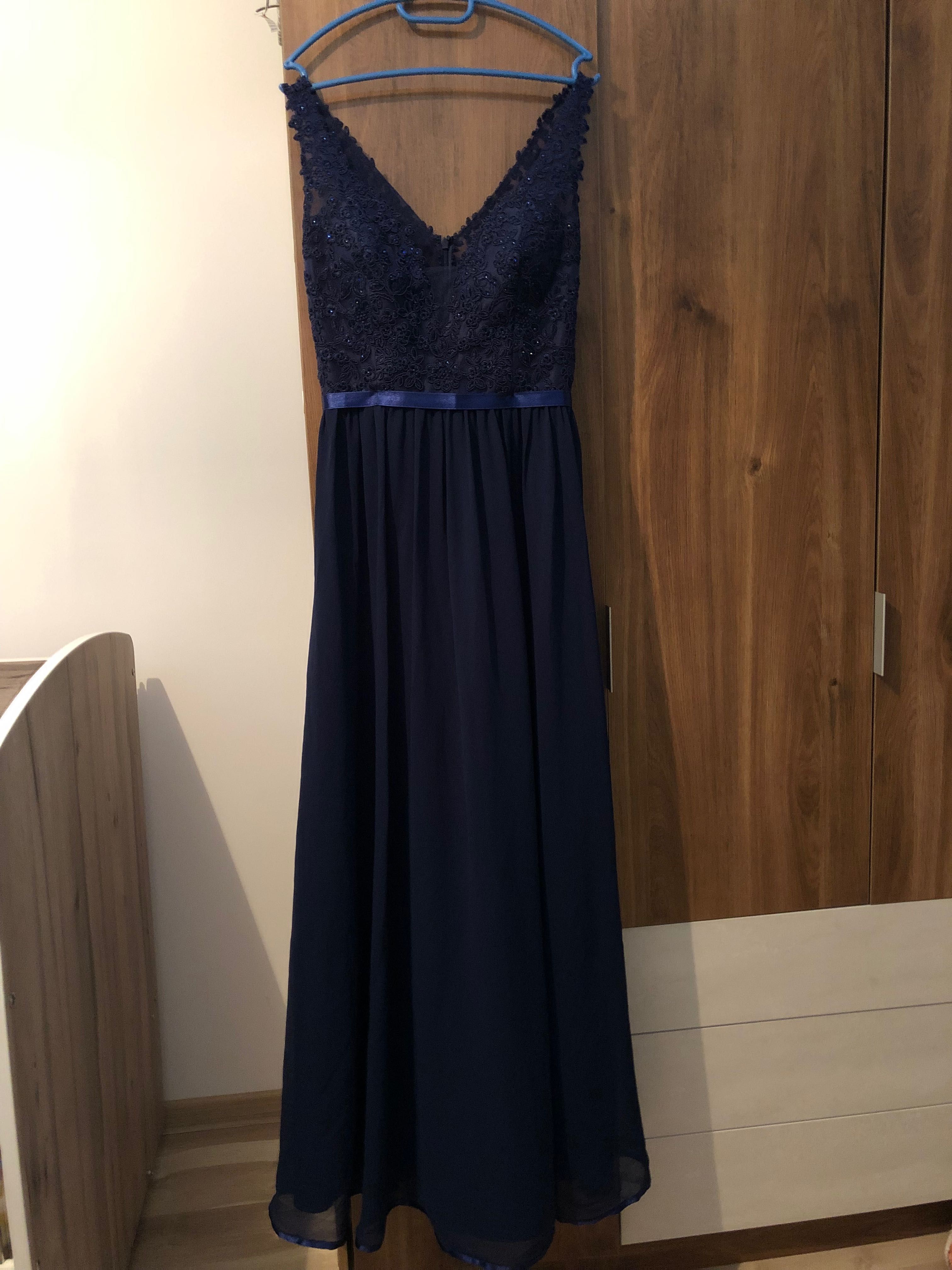 Продавам официална елегантна тъмно синя рокля с дефект