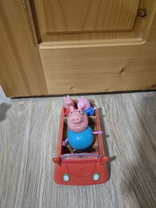 Jucării din patrula catelusilor și Peppa pig