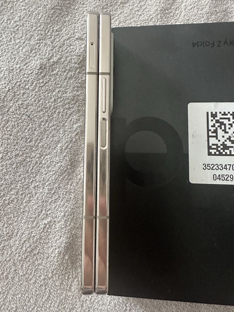 Samsung galaxy fold 4 256gb 12ram dual sim