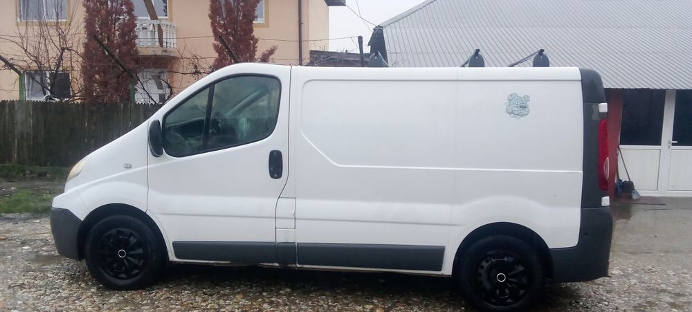 Vînd  dubiță  Reno  Trafic  2010