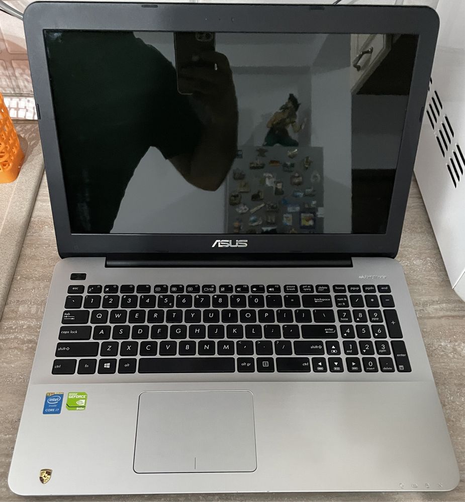 Vand laptop Asus I7