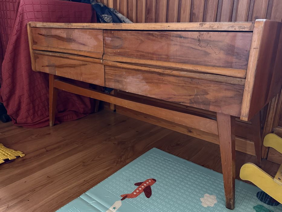 Трюмо без зеркала и тумбочка б/у