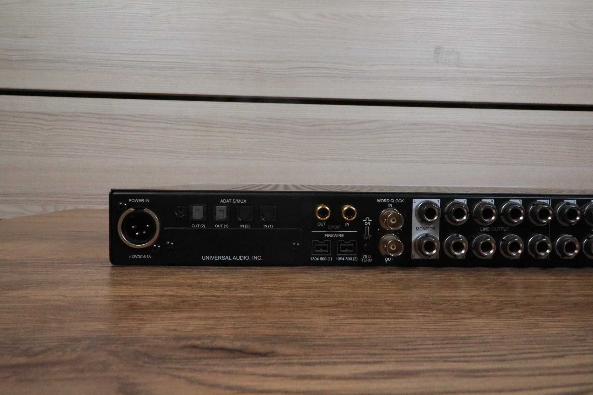 UAD Apollo Firewire with Real-Time UAD Processing