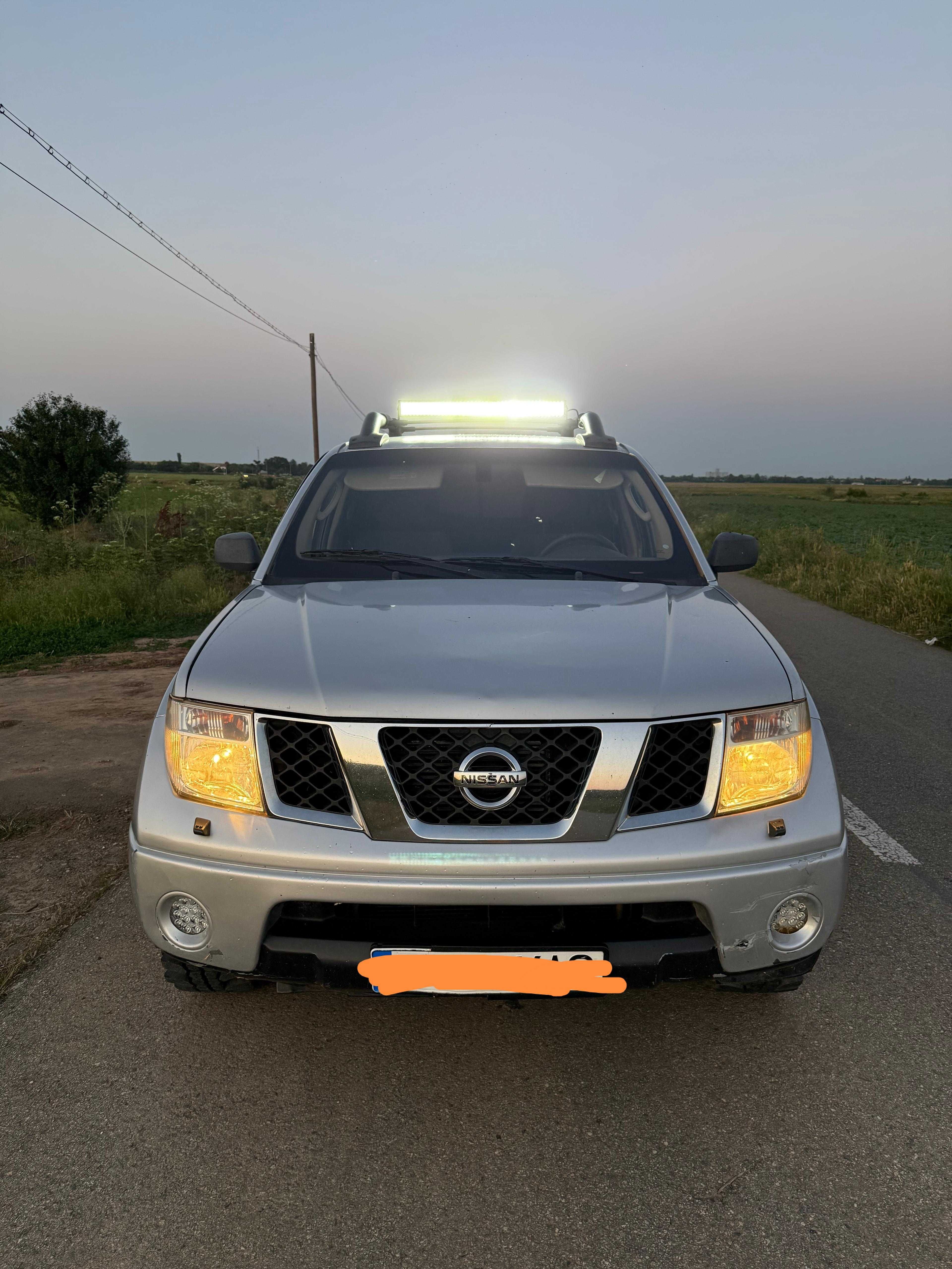 Vând nissan navara