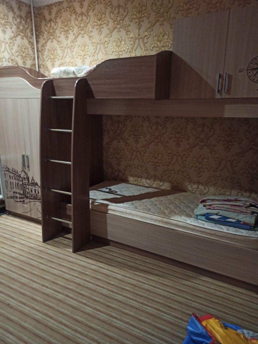 Двухъярусная кровать  со шкафом