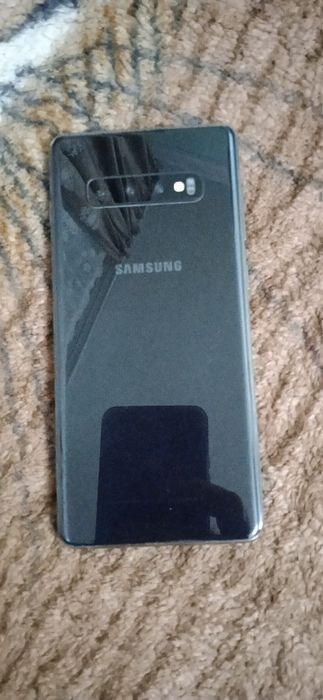 Срочно продам тилифон Самсунг. 10  s +