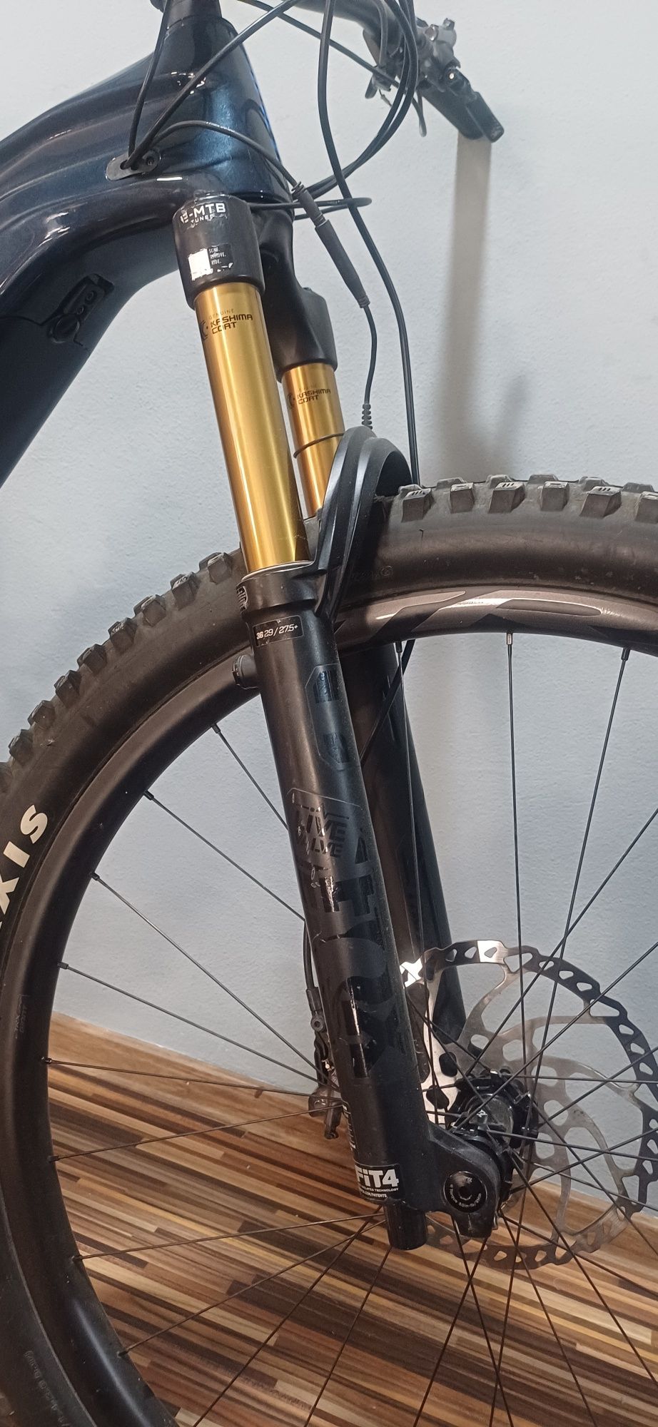 Giant electric carbon