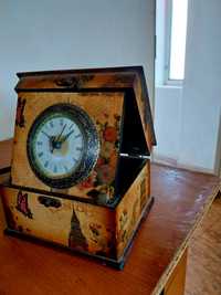 Cutie bijuterii lemn vintage cu ceas