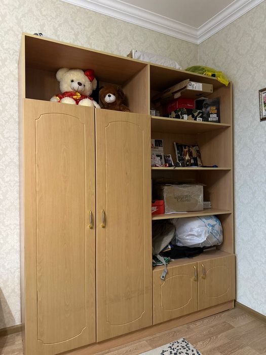 Шкаф, кровать, туалетный столик с зеркало м