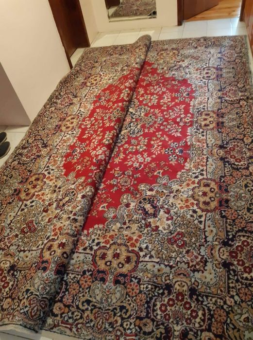 Български вълнен килим тип Персийски