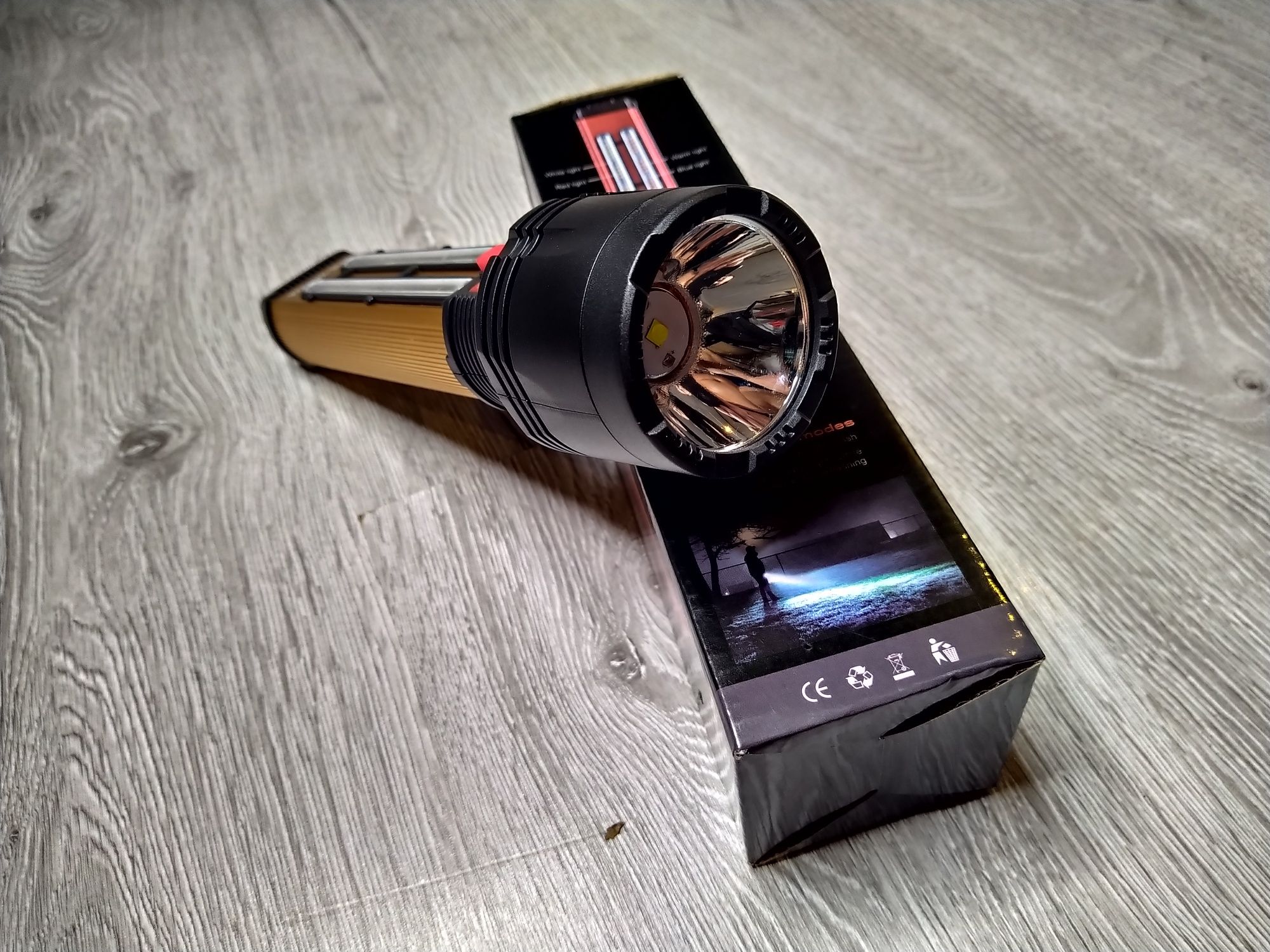 Lanterna XHP50 cu oglinda pentru distante mari cu incarcare solara-usb
