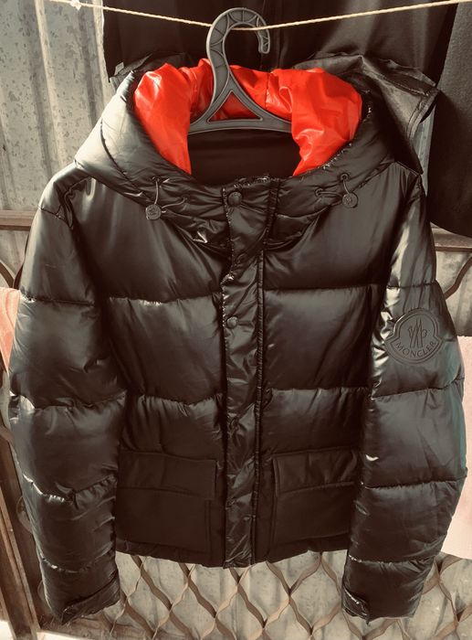 Зимняя куртка от бренда Moncler