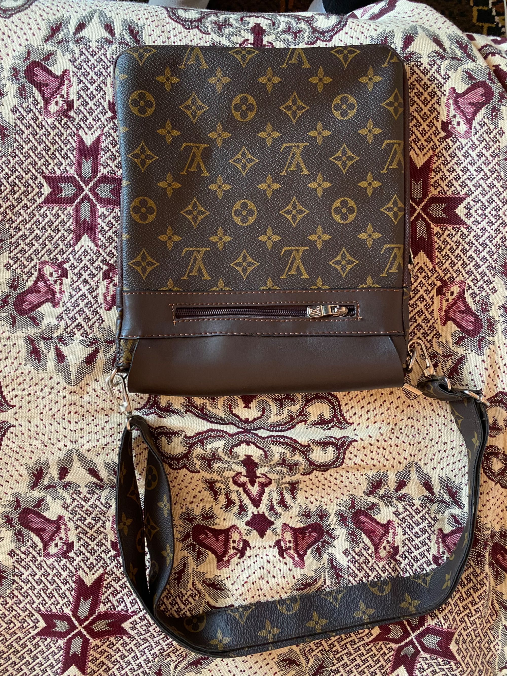 Мъжки чантички Gucci и Louis Vuitton