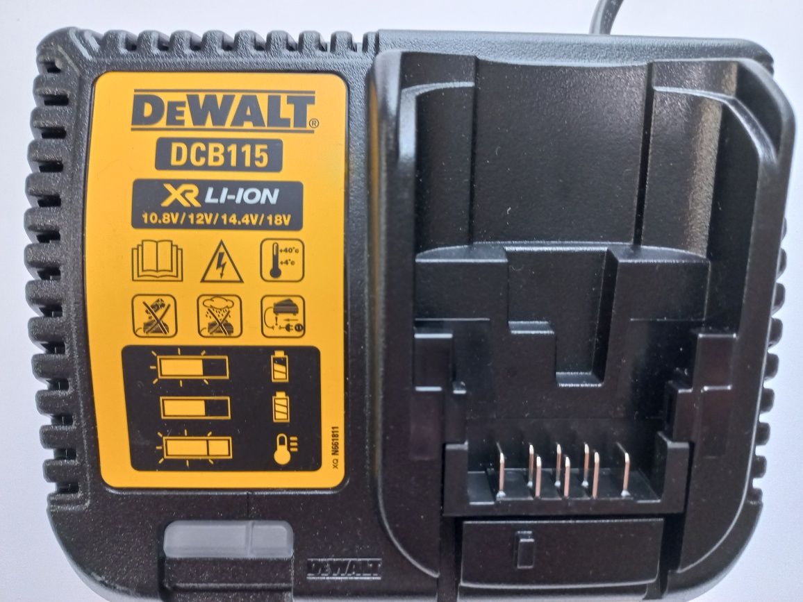 Бързи Зарядни устройства DeWALT DCB 1104 DCB115